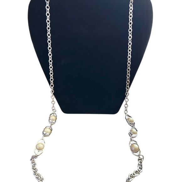 Monet Vintage Silver and Pearl Necklace-Amazing Condition!!! - Picture 2 of 7